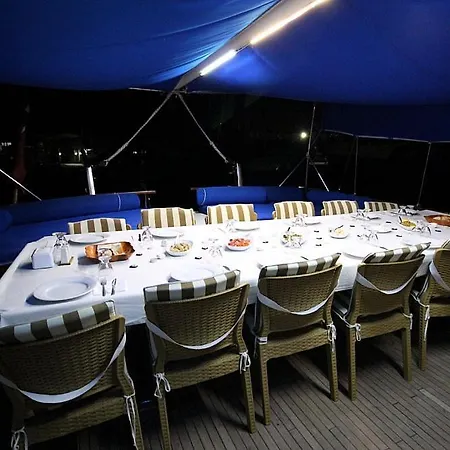Segmen Gulet Hotel na wodzie *